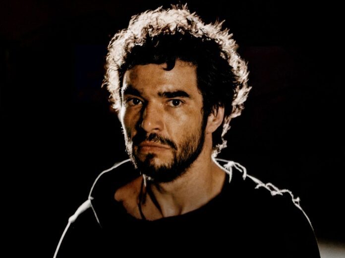 “O Diabo na Rua no Meio do Redemunho” é o resultado de um longo trabalho de Lessa com a literatura de Guimarães Rosa.