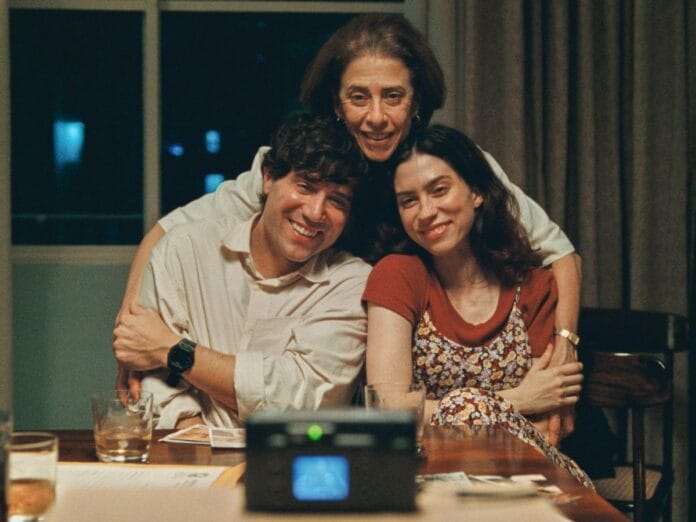 Fernanda Torres, Olivia Torres em cena de Ainda Estou Aqui