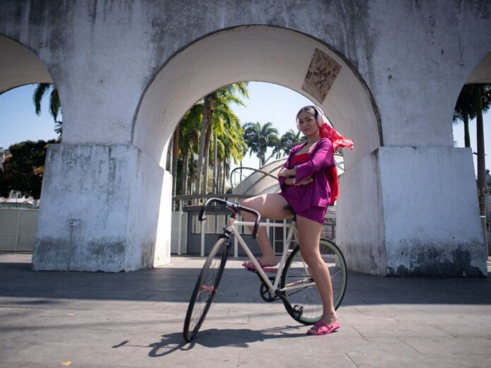sharon-in-rio-serie Sharon Félix em foto de Sharon in: Rio