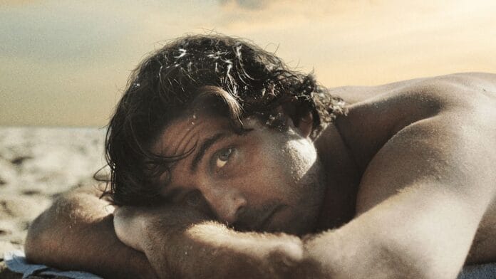 Ator brasileiro Marco Pigossi em postêr do novo filme 