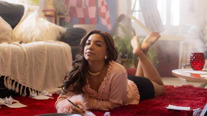 A faixa marca o novo momento musical de Ana Laura Lopes e antecipa o primeiro álbum com uma abordagem leve e bem-humorada sobre o amor