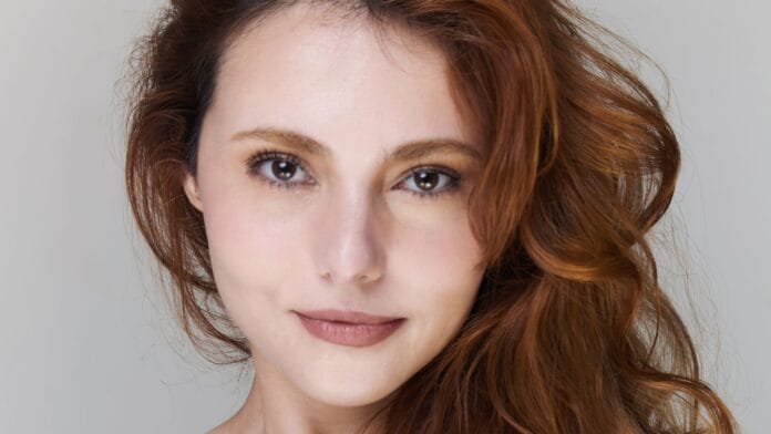 A atriz brasileira Anna Dalmei estreia em série totalmente gravada em espanhol