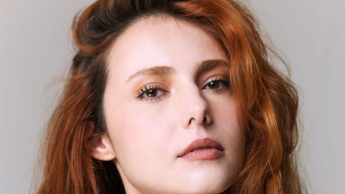 Anna Dalmei, coleciona experiências artísticas muito bem vividas em diferentes cantos do mundo.