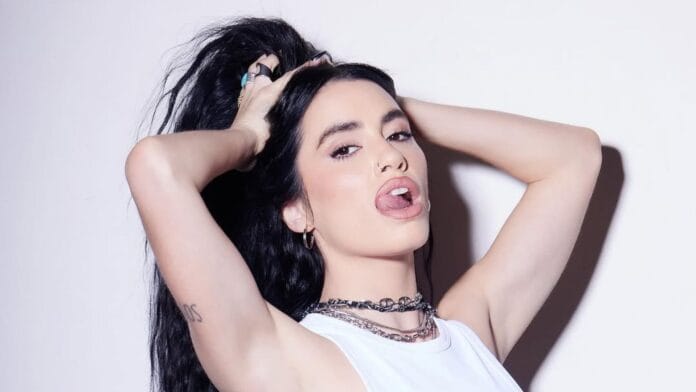 a estrela do pop argentino Lali Espósito acaba de anunciar novo álbum para o fim de abril