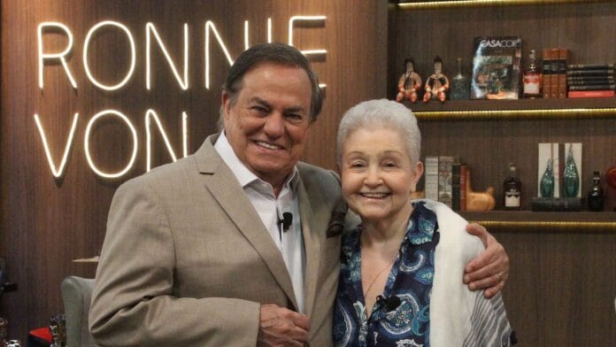 a célebre autora de novelas de sucesso vai conversar com Ronnie Von neste sábado na RedeTV