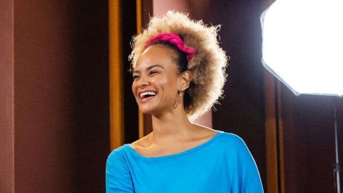 A cantora Luciana Mello apresenta o show 