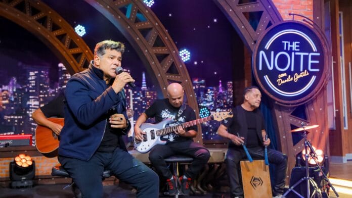 o cantor e ator Maurício Mattar é o entrevistado do The Noite desta semana nooo SBT