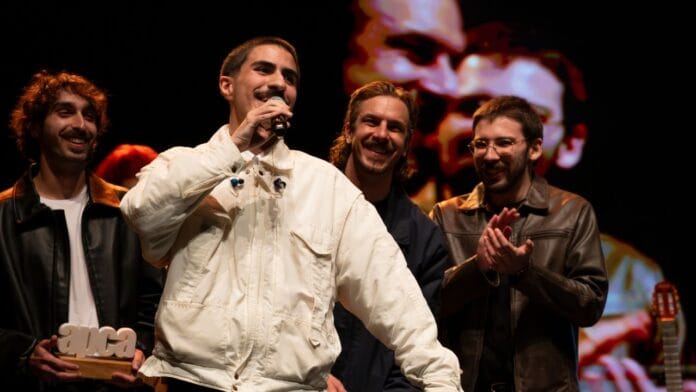 Disco-maria-esmeralda-vence-premio-apca O disco