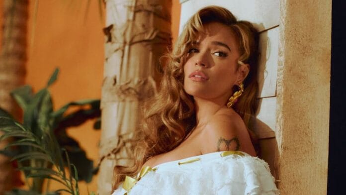 Karol g lançou seu aguardado sexto álbum de estúdio, Tropicoqueta