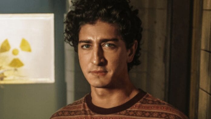 Estrelada por Johnny Massaro, 