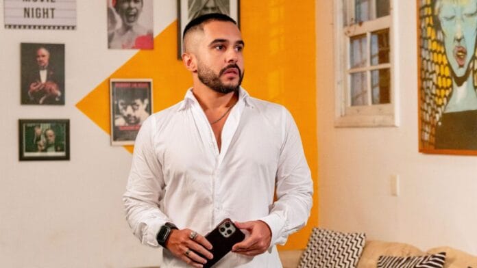 Rodrigo Tardelli é conhecido por suas fortes atuações em webséries com temática LGBTQIAP+