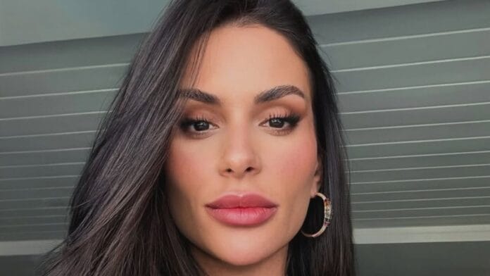 a escritora Thamires Hauch fará sessão de autógrafos na Bienal do Livro Rio neste fim de semana