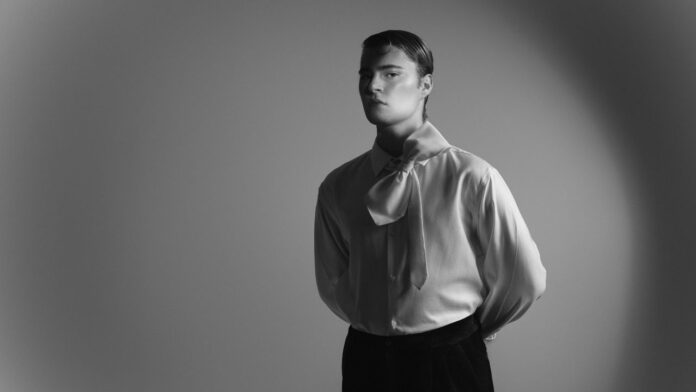 Gabriel Coppola, ator e roteirista, anuncia seu próximo grande projeto: o primeiro filme autoral de sua carreira, “Olhos em Mim”