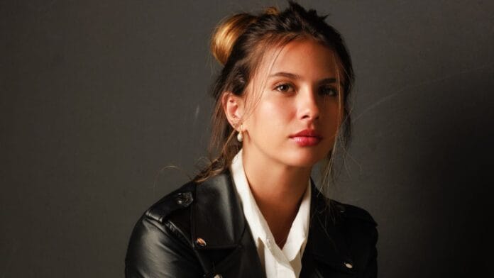 Mariana Lewis, a primeira brasileira a ingressar na prestigiosa Guildhall School of Music & Drama em Londres, está celebrando uma nova fase em sua carreira internacional.