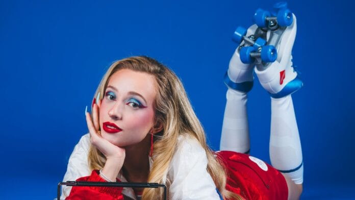 A catarinense Isa Buzzi tem mais de 400 milhões de visualizações no YouTube