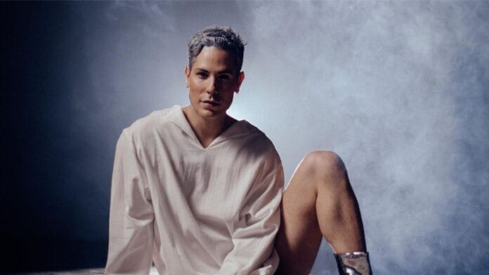 o cantor e ator Christian Chávez, ícone da música pop latina e eterno integrante do fenômeno RBD