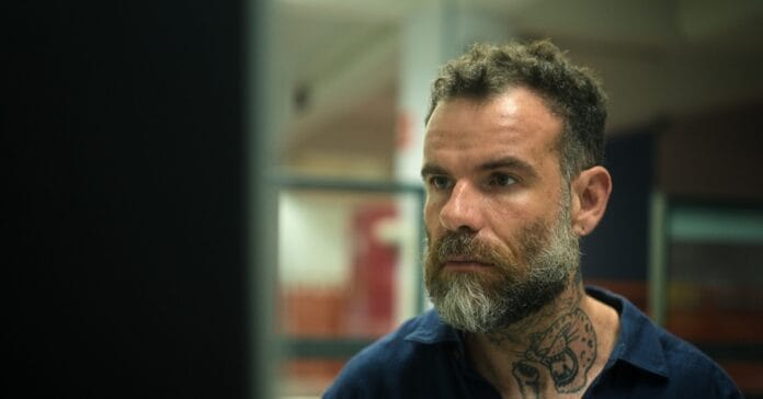 A Mulher da Casa Abandonada é baseado num podcast homônimo que fez muito sucesso nas plataformas de áudio