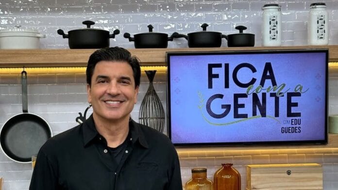 Após cirurgia delicada para retirada de câncer, Edu Guedes esta de volta à tv
