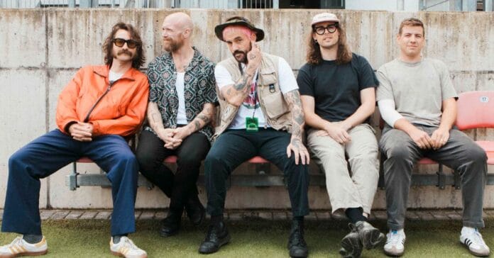 Darren Aronofsky e o IDLES contribuem com quatro faixas originais para a trilha sonora do filme