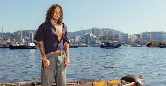 Vitão inicia um novo capítulo de sua trajetória com o lançamento de “Sacode”