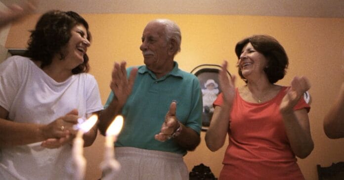critica-documentario-seu-cavalcanti Seu Cavalcanti é um retrato da afetividade e zelo pelo patriarca da família