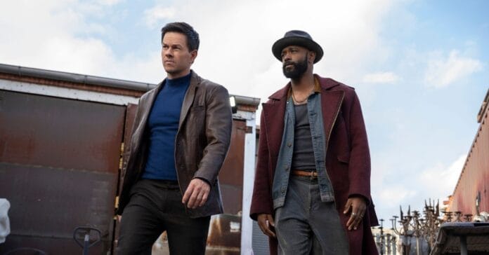 O filme de ação Jogo Sujo, estrelado por Mark Wahlberg e LaKeith Stanfield