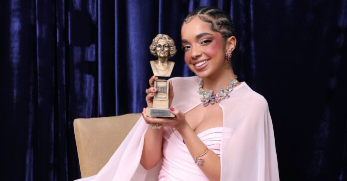 Laura Castro conquistou o Prêmio Bibi Ferreira 2025 como Melhor Atriz em Musicais