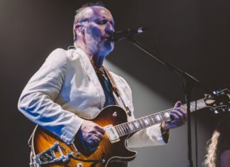 Lenda dos anos 80, Men At Work traz nova turnê ao Brasil em 2026 A banda Men At Work fará uma turnê pelo Brasil em maio de 2026