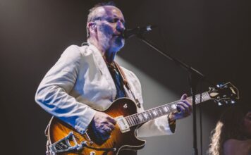 Lenda dos anos 80, Men At Work traz nova turnê ao Brasil em 2026 A banda Men At Work fará uma turnê pelo Brasil em maio de 2026